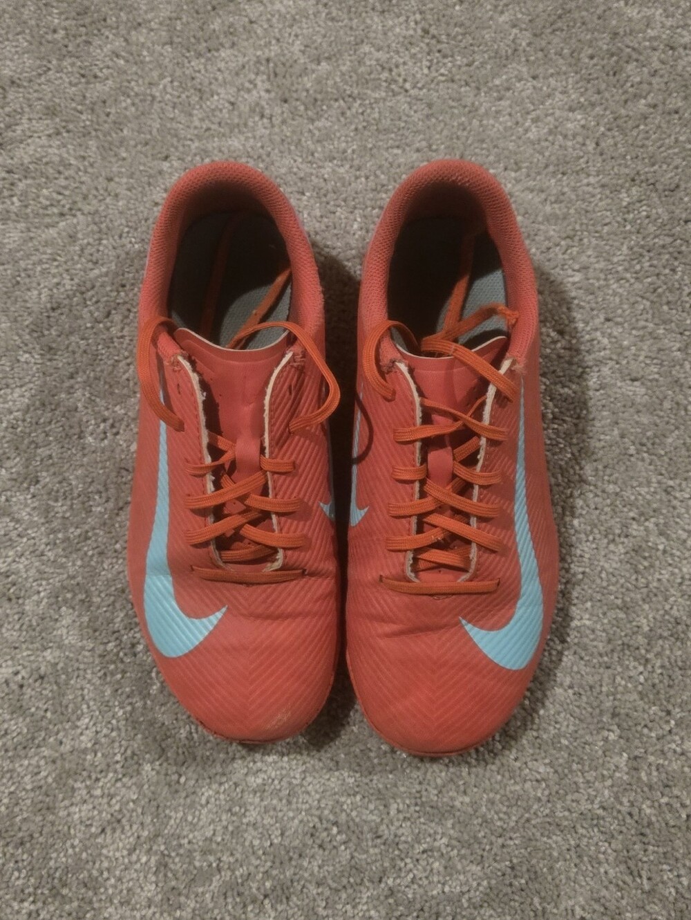 Nike Kids Red Soccer Shoes with Blue Swoosh 6Y